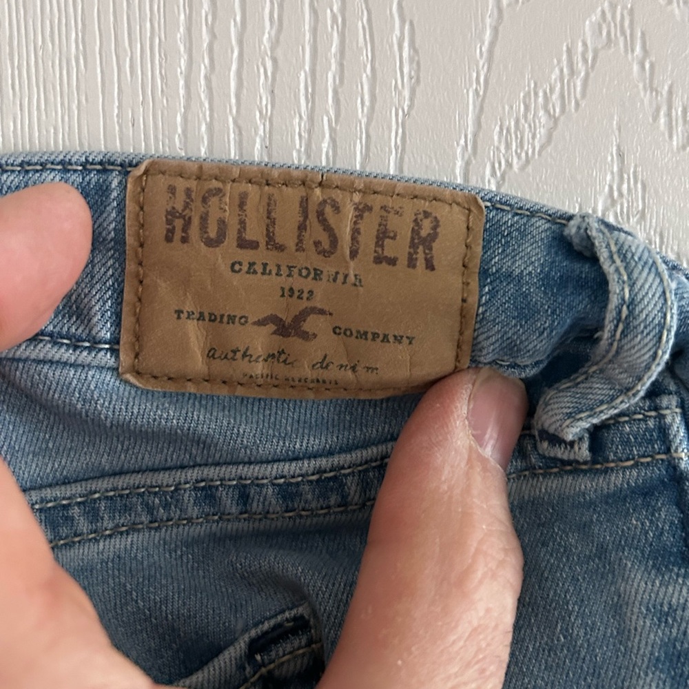 Hollister | Light Blue Distressed Ankle Jeans | Size 29 - Picture 7 of 8